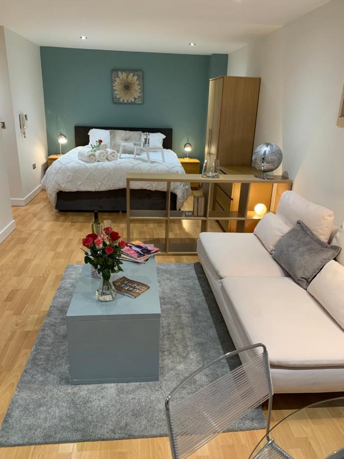 Modern, City Centre, Studio Apartment With Free Wifi, Gym Access, Netflix - West One Шеффілд Екстер'єр фото